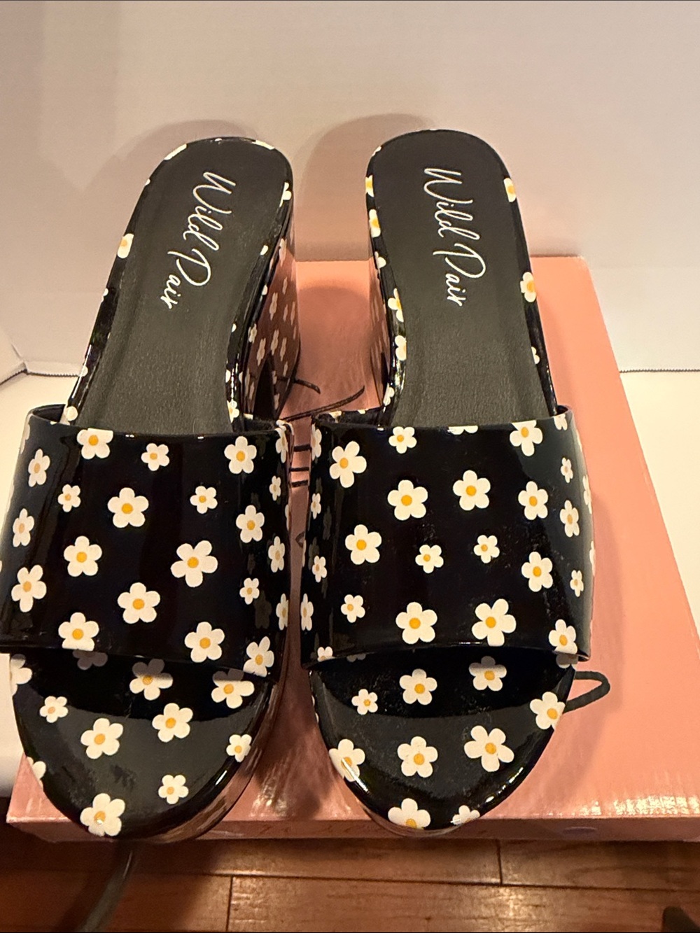 Black Daisy Platform Slides By Wild Pair NEW never worn - Picture 5 of 6